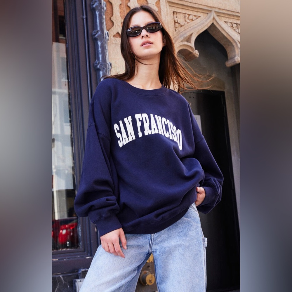 Brand: Brandy Melville
Size: One Size(fits like L/XL)
Color: Navy Blue